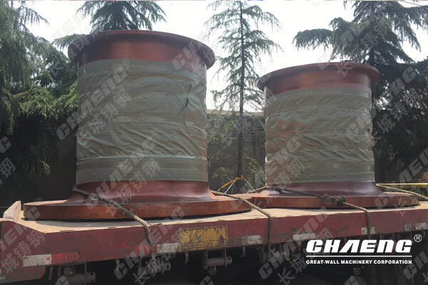Hollow shaft of the ball mill