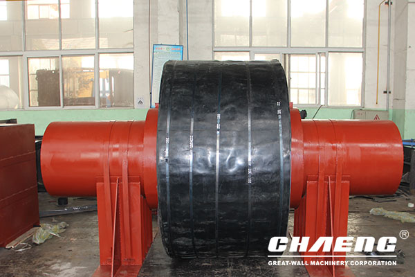 Replacement method of rotary kiln supporting roller