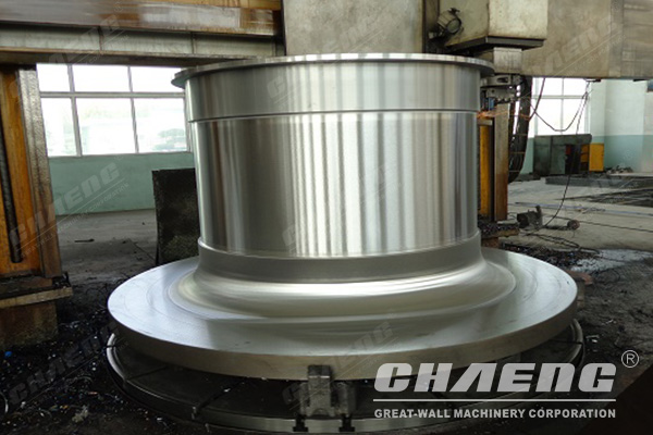The ball mill trunnion is located at both ends of the ball mill cylinder